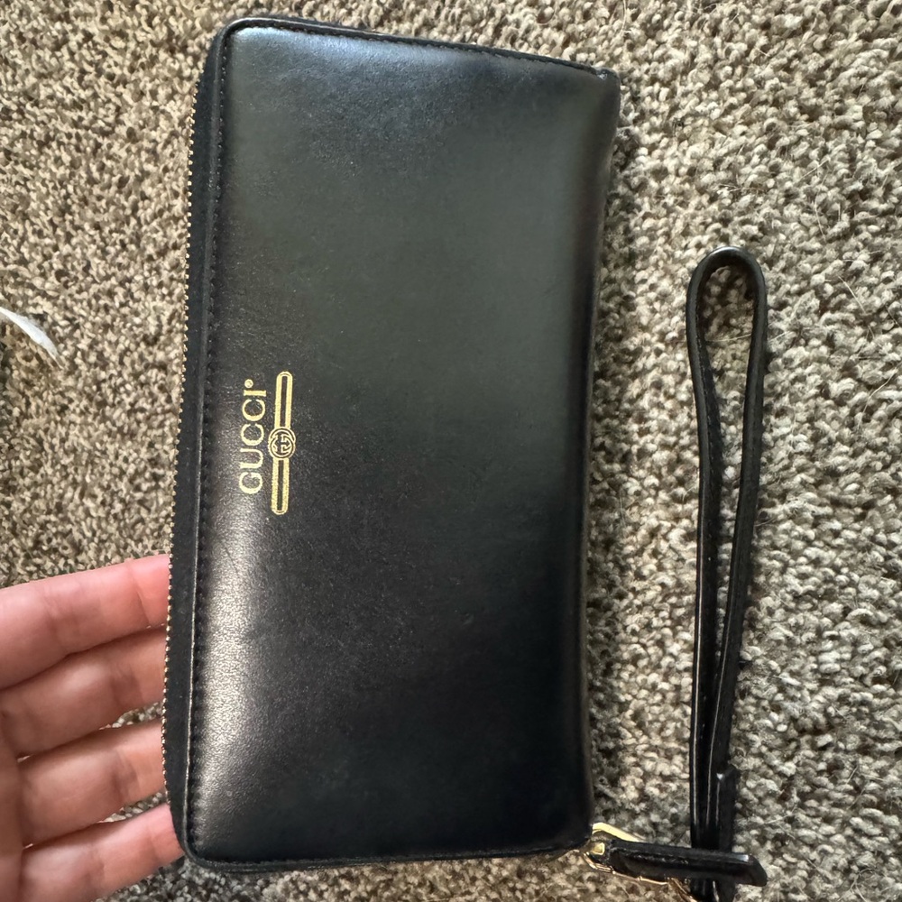 Gucci wristlet wallet